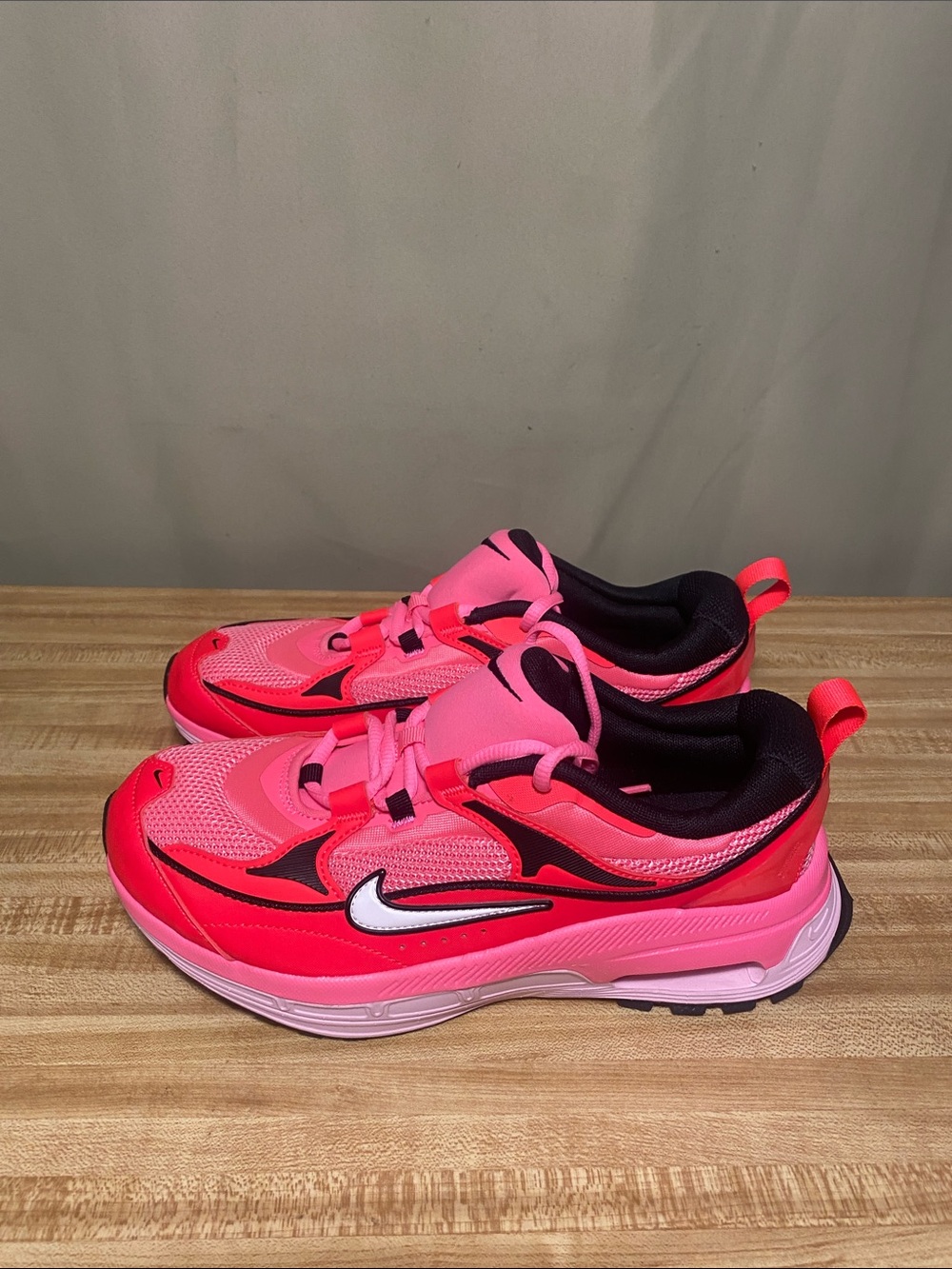 Nike Air Max Bliss Next Nature Laser Pink Solar Red Black Running Shoes Womens 8 - Picture 3 of 7